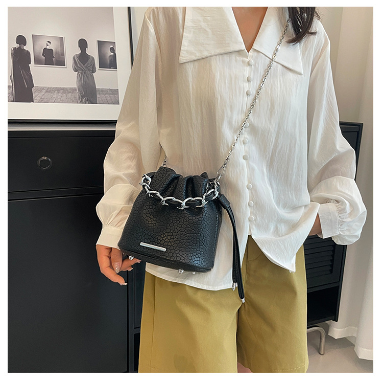 Women's Chain Water Bucket Shoulder Bag Elegant Versatile Handbag_voghion.com