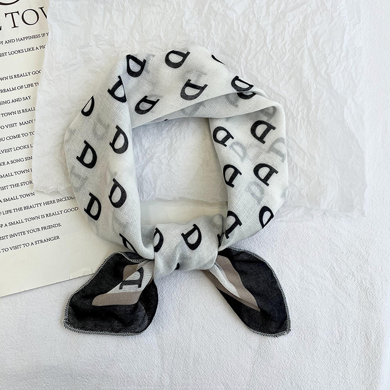 Pañuelo cuadrado P60-Letra D Blanco
