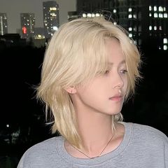 Full head wig for both men and women, white and gold short straight wolf tail Japanese style cosplay unisex mohawk headset