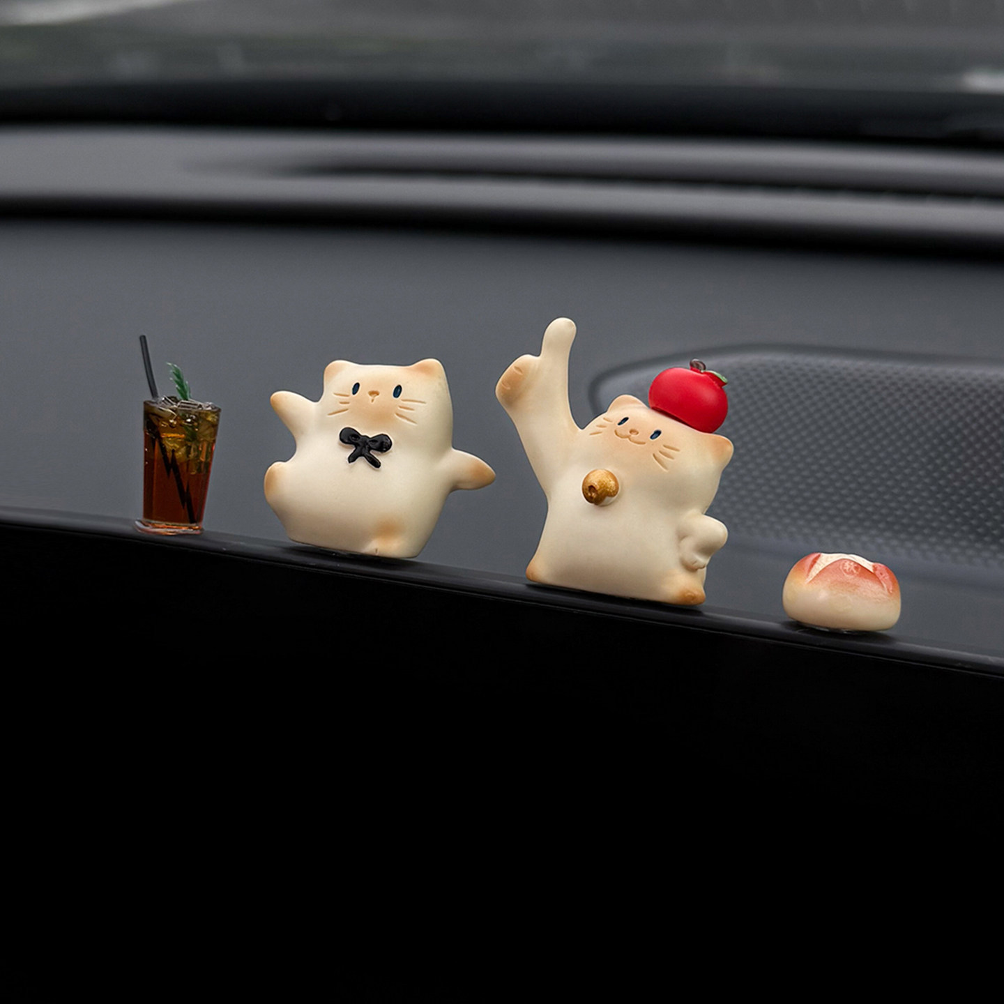 Creative cat car dashboard decoration, cute figurine for car center console screen, small ornament for computer screen for women