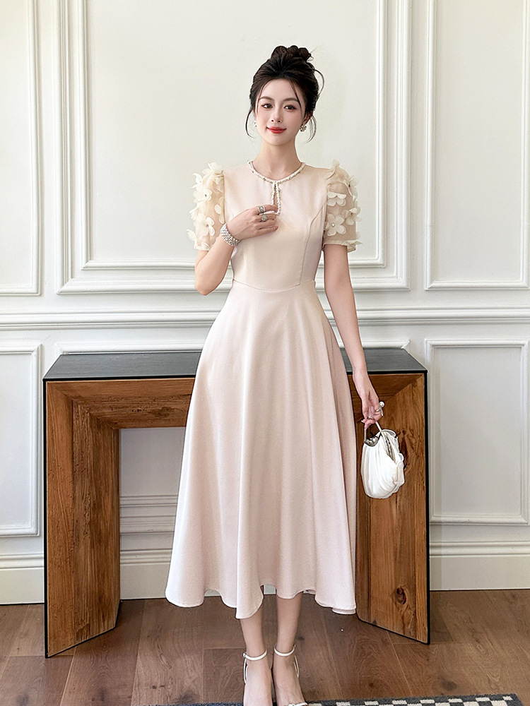 Váy phồng eo thon cổ tròn cut out tay áo cánh hoa kiểu Pháp — sâm panh