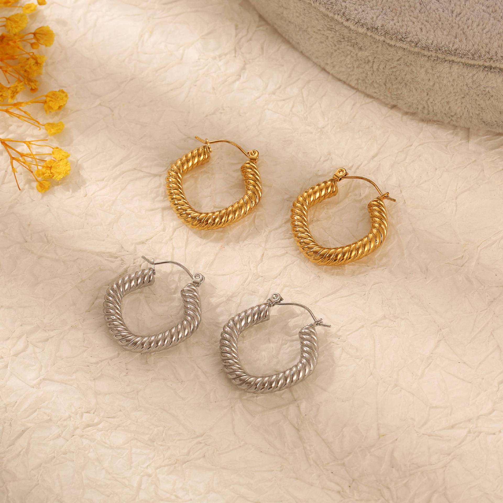 Amazon con el mismo patrón de aretes de fundición ligera aretes de estilo de lujo retrógrado aretes de acero inoxidable temperamento aretes