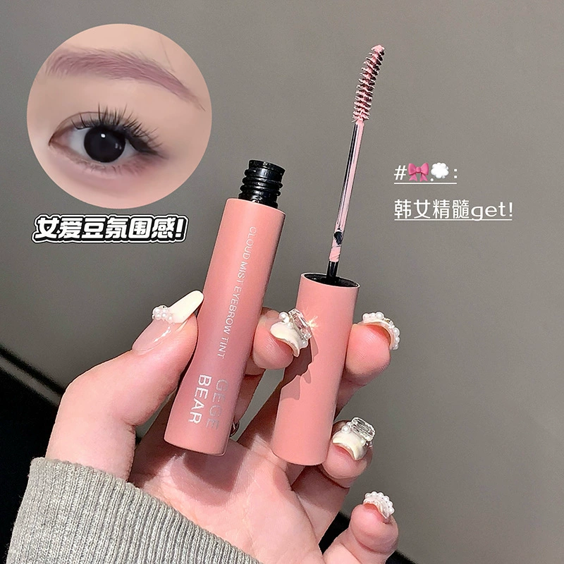 Крем Gege bear Cloudy Eyebrow имеет низкую насыщенность, делает корни отчетливыми и не смазывается. Легко использовать начинающим.
