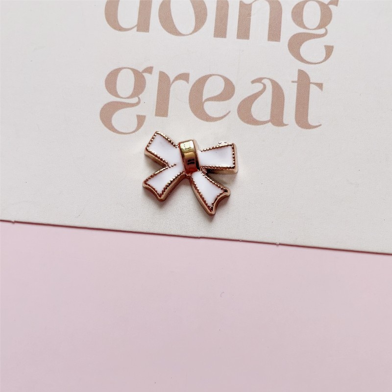 Accesorios de joyería de bricolaje de fragancia pequeña clásica gota aceite conejo amor flor parche de resina teléfono móvil banda de goma material de hebilla de zapato