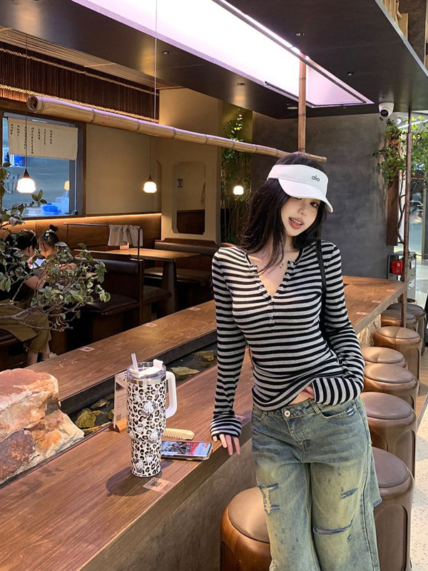 设计感撞色条纹长袖T恤女春秋季修身收腰内搭打底纯欲半开领上衣|undefined