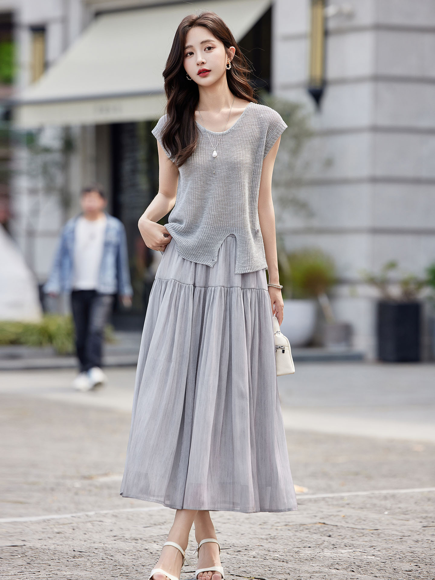 Áo thun cổ tròn tay ngắn phối chân váy midi hai dây đồng bộ nữ — màu tím, màu xám
