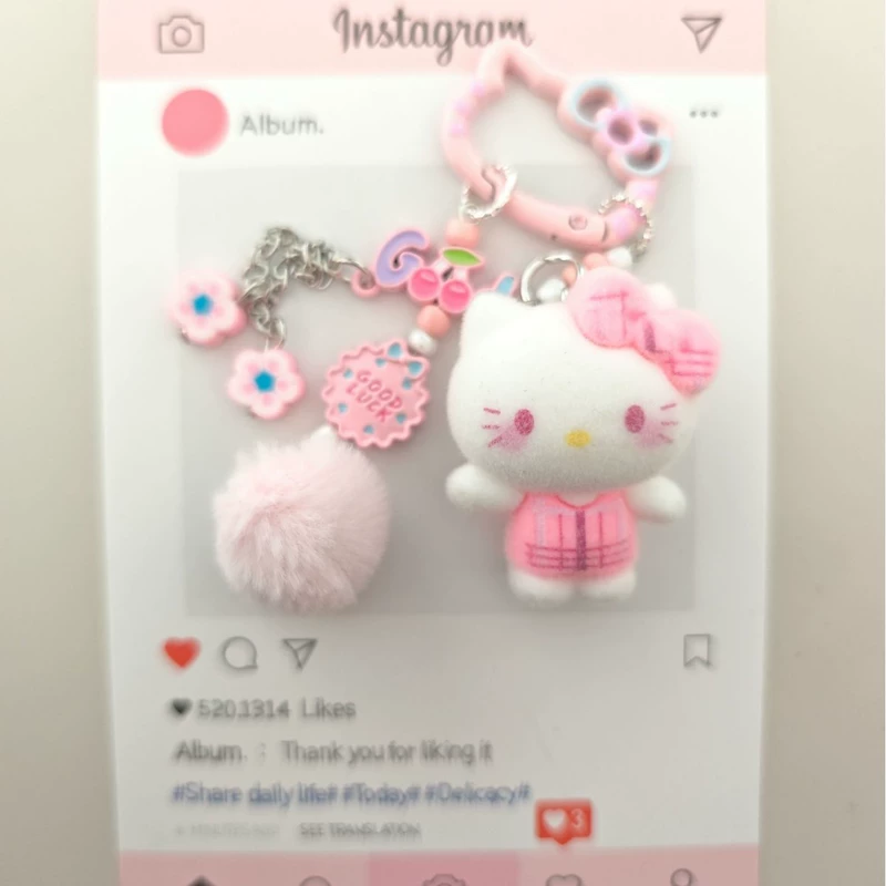 Ворсистый брелок Hello Kitty с цветным бантом