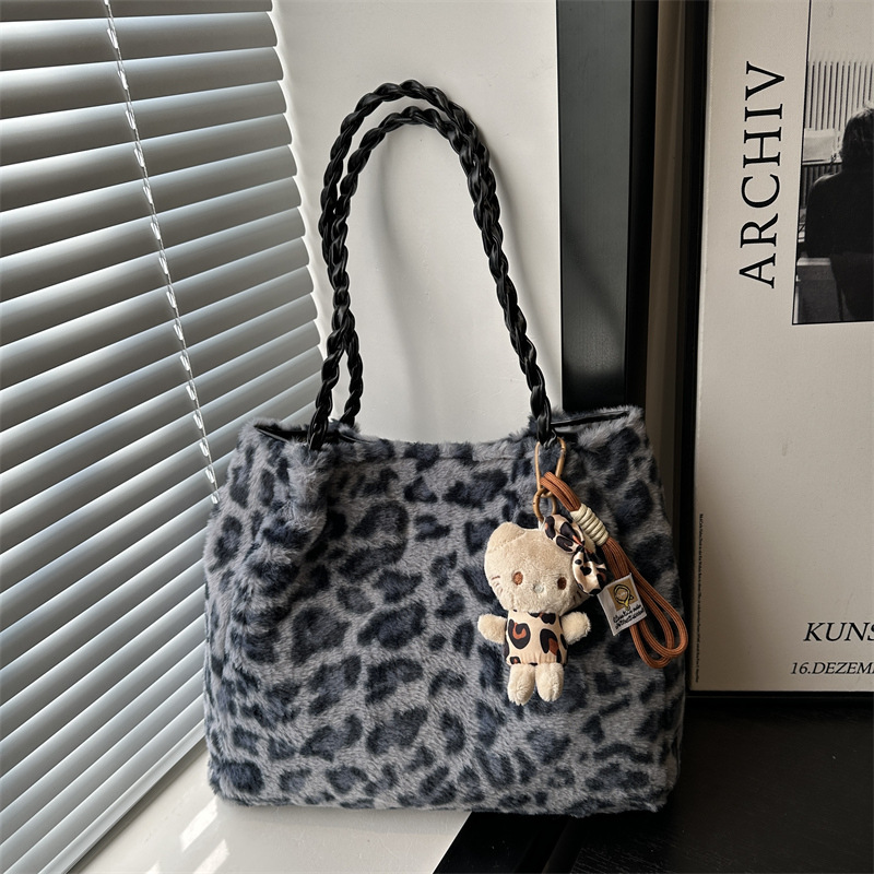 Simple bolso de gran capacidad 2024 nueva moda extranjera nicho bolso de hombro atmósfera casual bolso de mujer