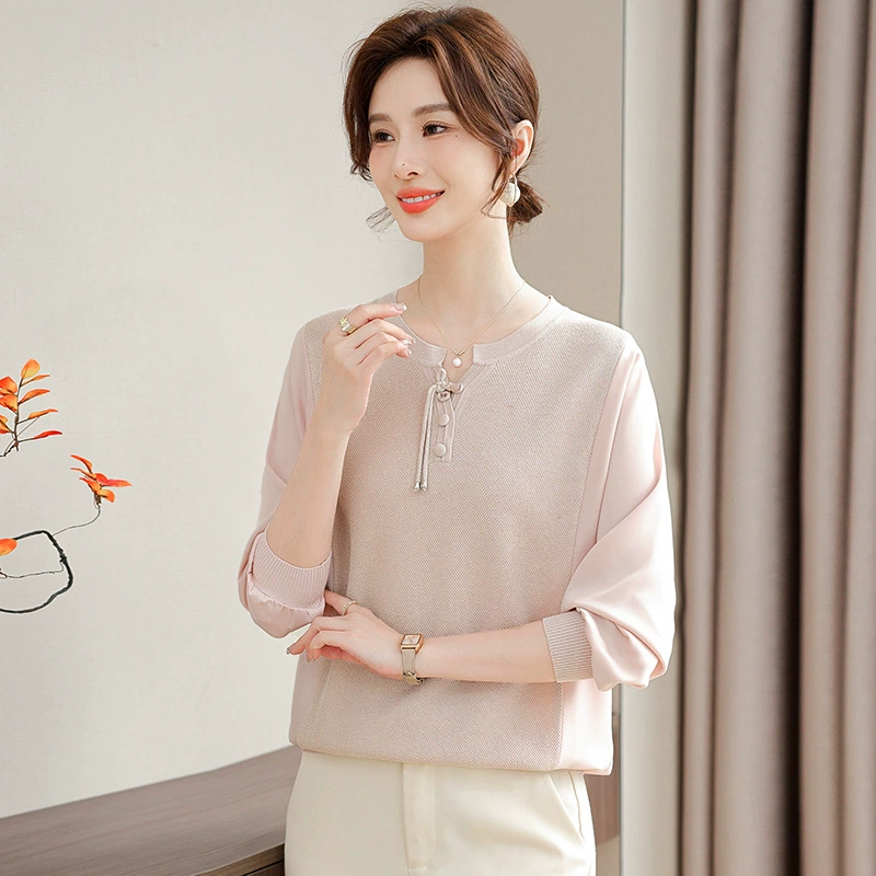 Мама средних лет весенняя вязаная рубашка ранняя осень