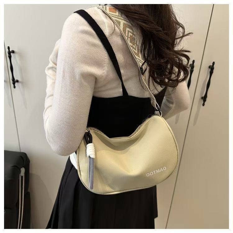 Minimalist Küçük Çanta bags2025 Yeni Model El Çantası Çok Amaçlı Lüks Geniş Omuz Askısı Tek Omuz Çapraz Askılı Çanta Minimalist Çok Amaçlı