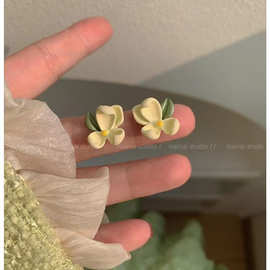 绿色栀子花耳钉~超仙小清新甜美耳环2023年春季新款耳饰花朵耳夹