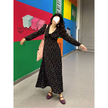 大码法式V领长袖黑色碎花连衣裙女秋夏款感收腰显瘦气质长裙