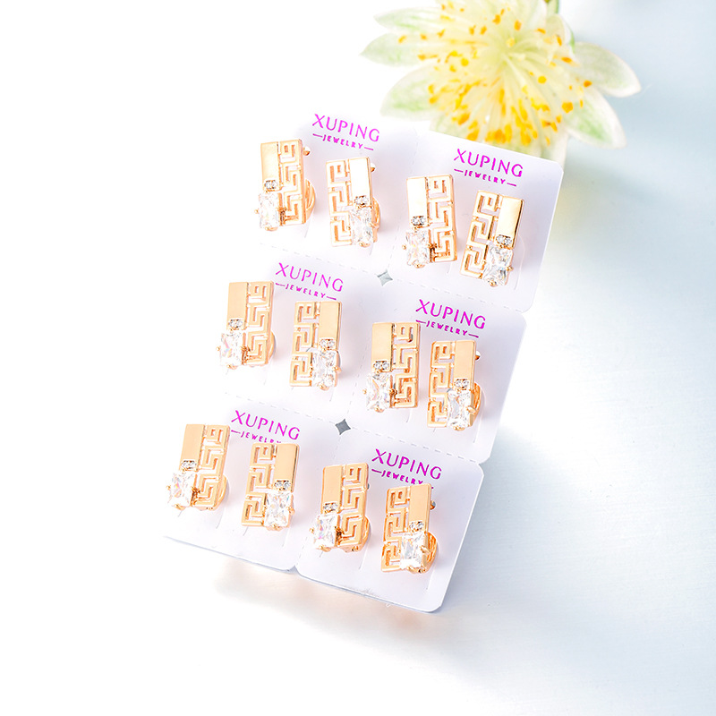 Xuping estilo ruso orejetas de aleación de cobre chapado 18k simple estilo retrógrado muralla pendientes de orejas para mujeres