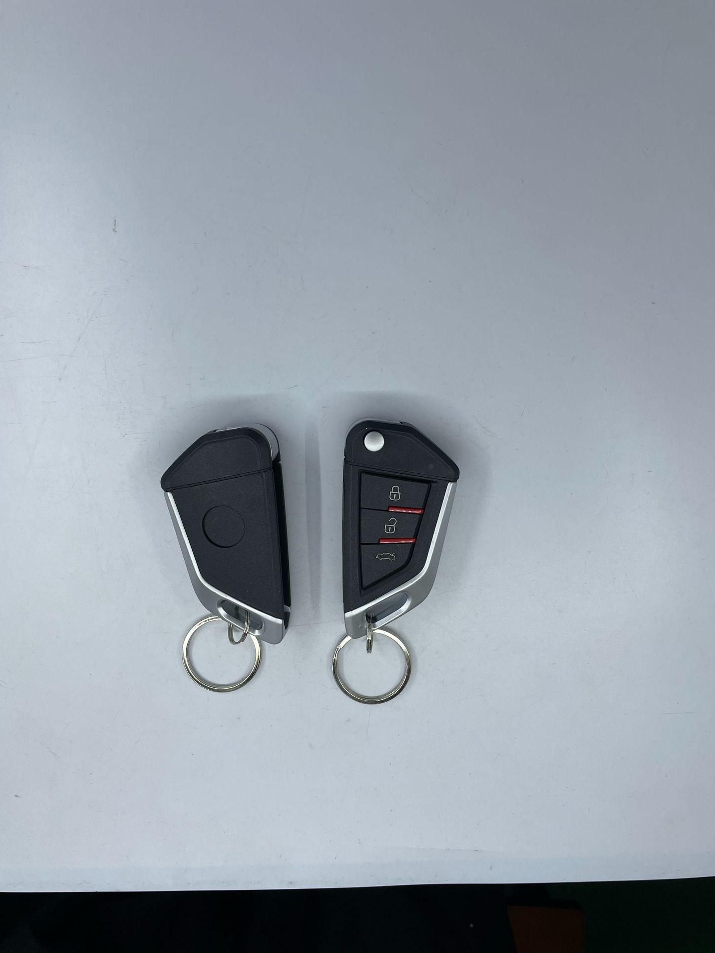 Car anti-theft device, remote control for central locking, remote control switch, keyless entry