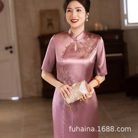 烫钻粉色醋酸缎喜妈妈旗袍高级感喜婆婆减龄高贵修身显瘦婚宴礼服