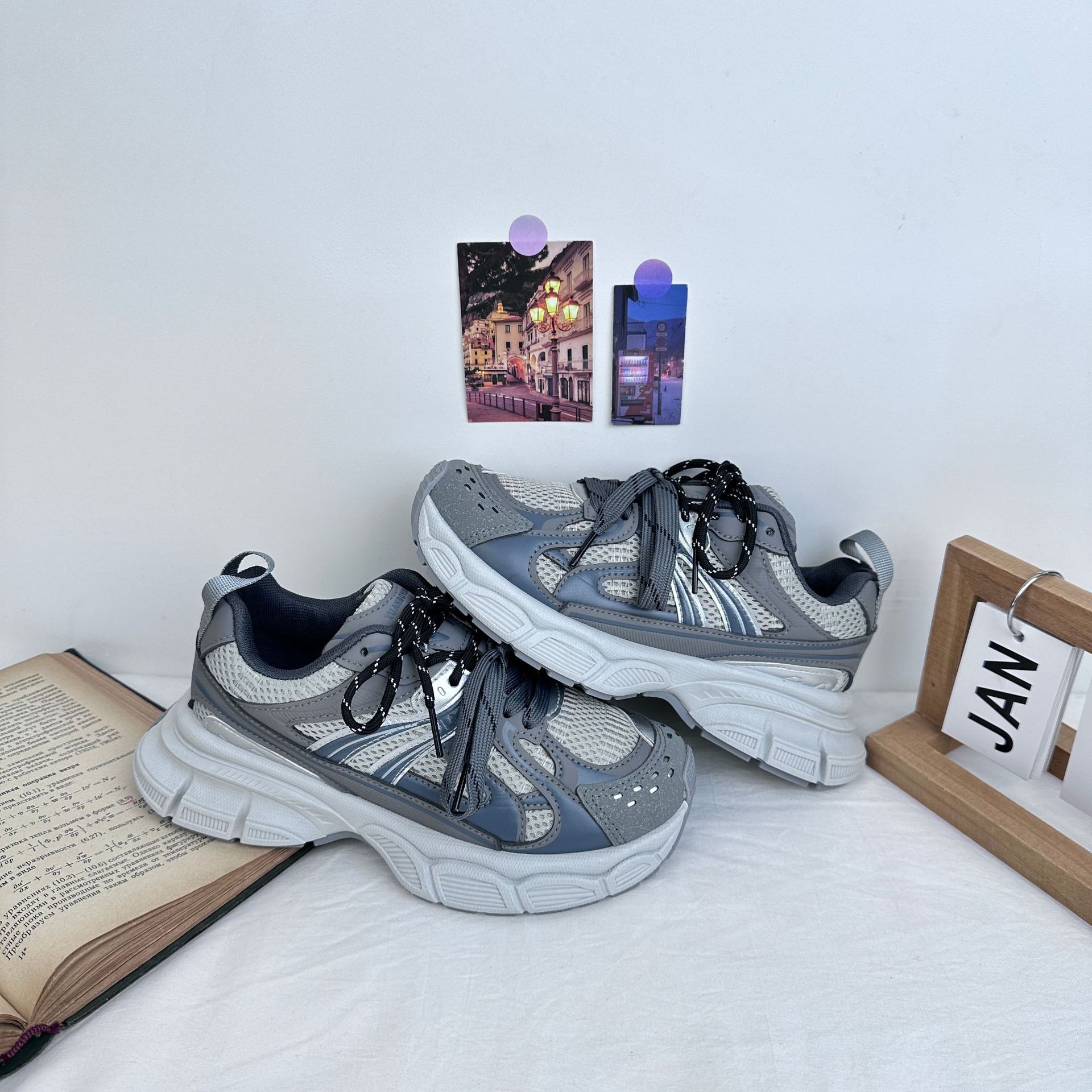Yuanbo2025 primavera de zapatos deportivos ociosos de mujer estudiantes de estilo coreano transpirables zapatos de suela gruesa zapatos de mujer