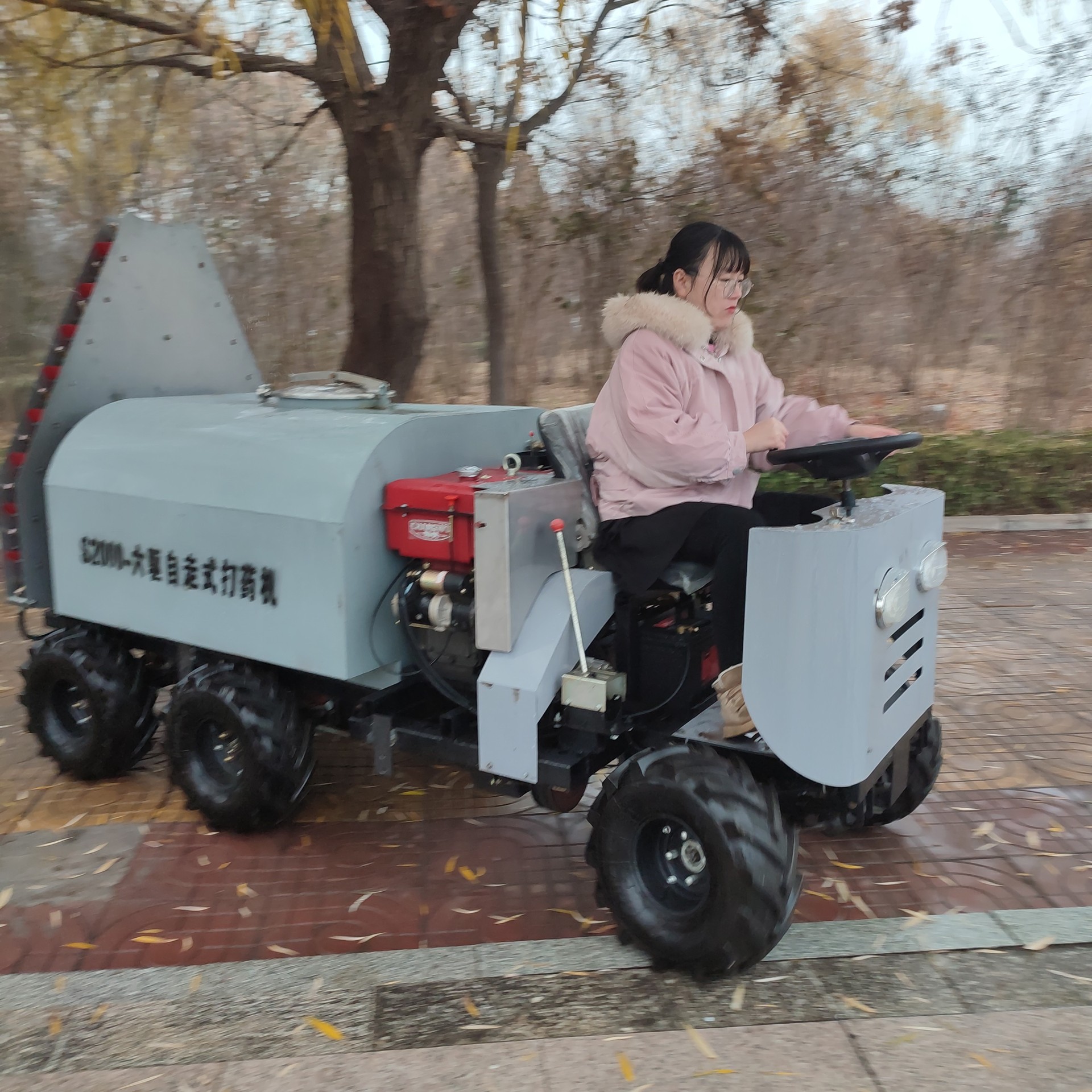 乘坐式果园打药机 大型六驱果树喷药机 水冷35马力果园风送打药机