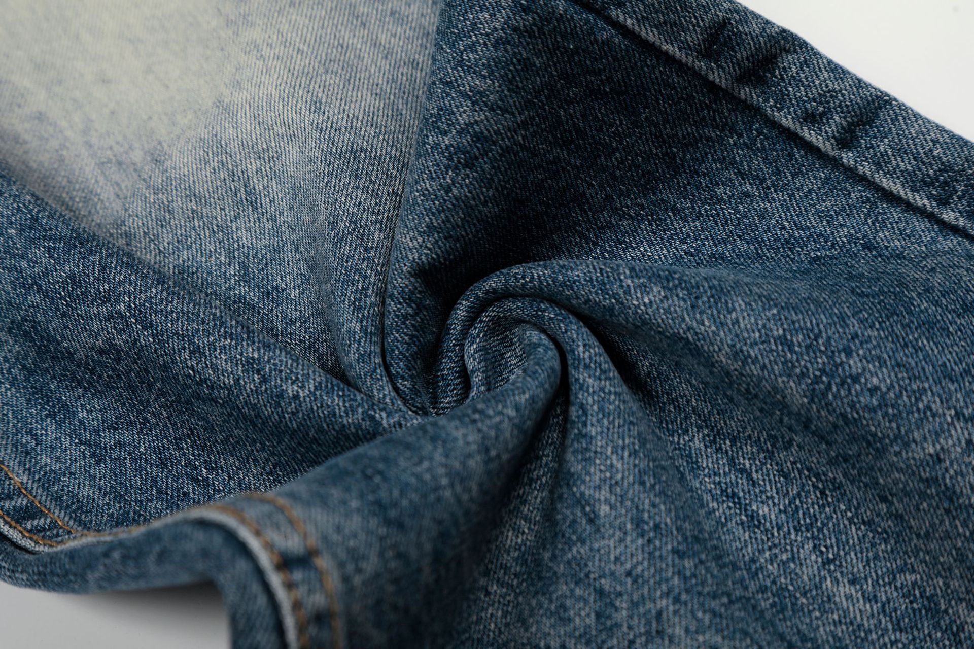 Men's High Street Style Jeans Loose Fit Retro Denim Whisker Texture Washed Feel_viptrois.com