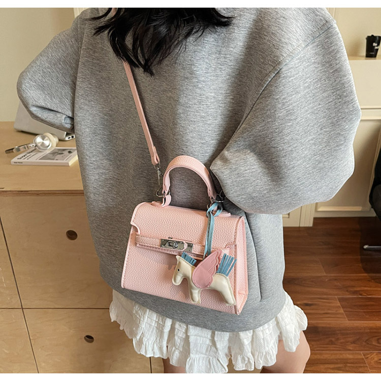 The Korean version of the hand-held small square bag for women in 2025, a new single-shoulder bag with a niche design, simple and versatile, trendy crossbody Kelly bag undefined