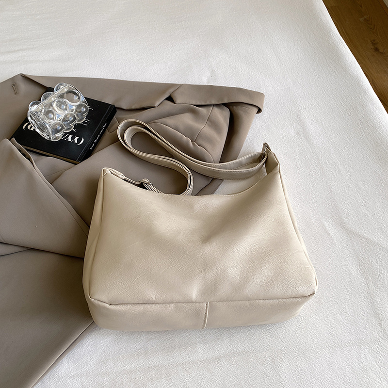 Bolsos de mujer de gran capacidad de invierno 2023 nuevo estilo urbano simple popular bolso de mensajero bolso de hombro de moda al por mayor