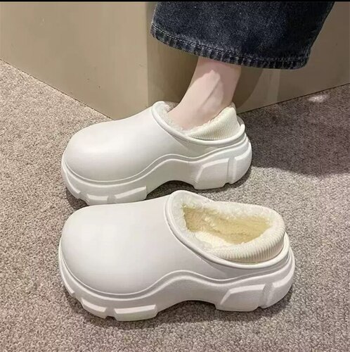 Fashionable short boots for women's winter new fashionable all-matching small man with poop feeling thick sole and velvet warm cotton shoes