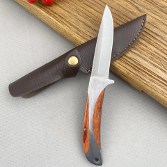 手作業で骨切り刀を打ち、羊を殺し、牛を殺し、肉を切って骨切り刀を分割する。