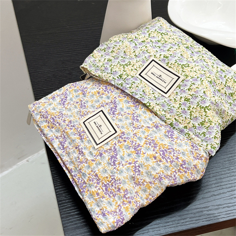 2022 Ultra-fire Cosmetic Storage tampon capacity Portable Small bag ins Broken flowers travel Yan value