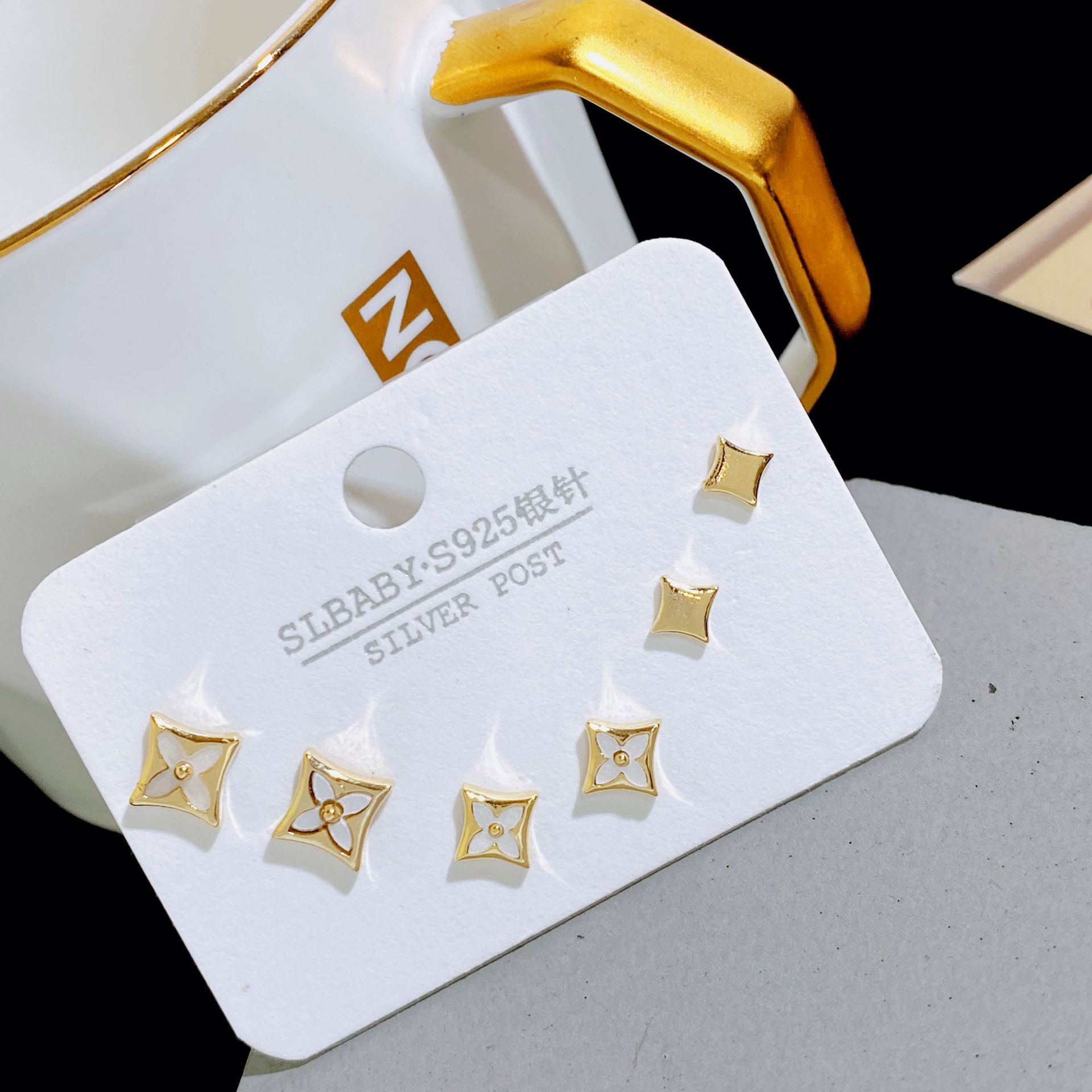 Simple Style Letter Flower Copper Plating Zircon Ear Studs 1 Set