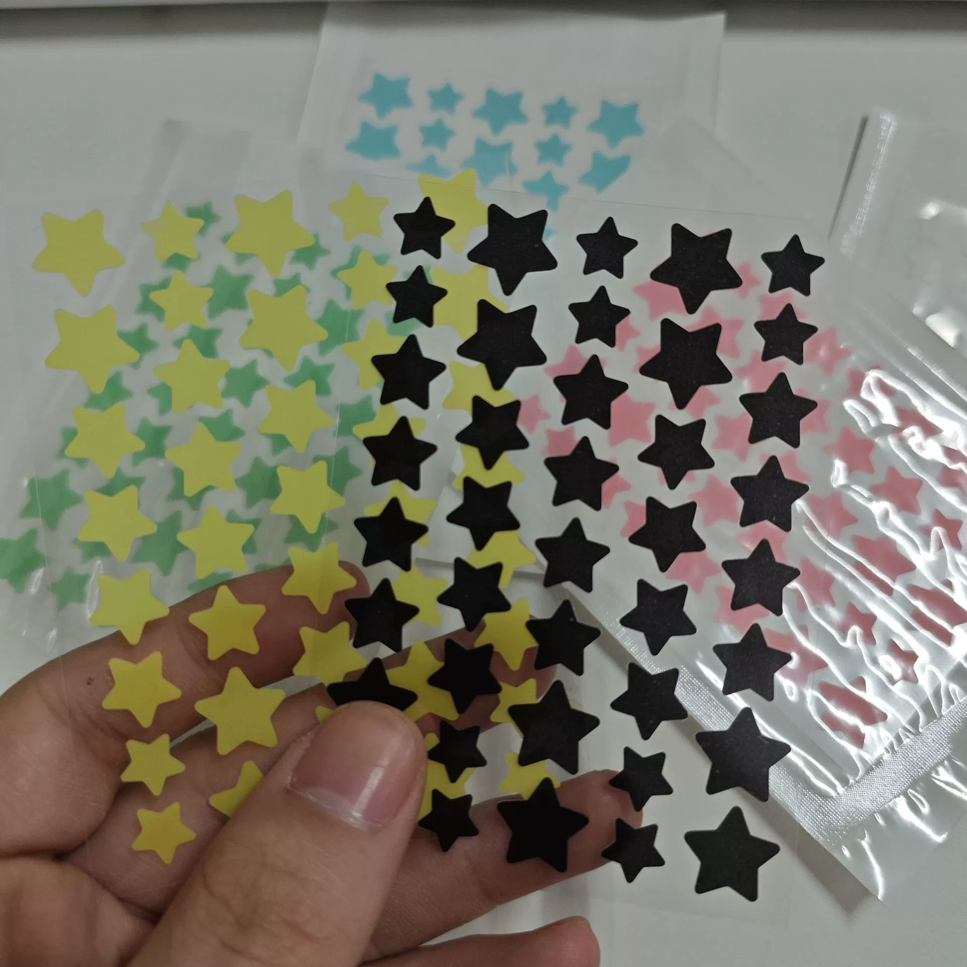 Трансграничный пластырь от прыщей с пятиконечной звездой, 40 шт., пластырь со звездой специальной формы, лазерный пластырь, консилер, покрывающий пластырь, красочный ПЭ, оптовая продажа