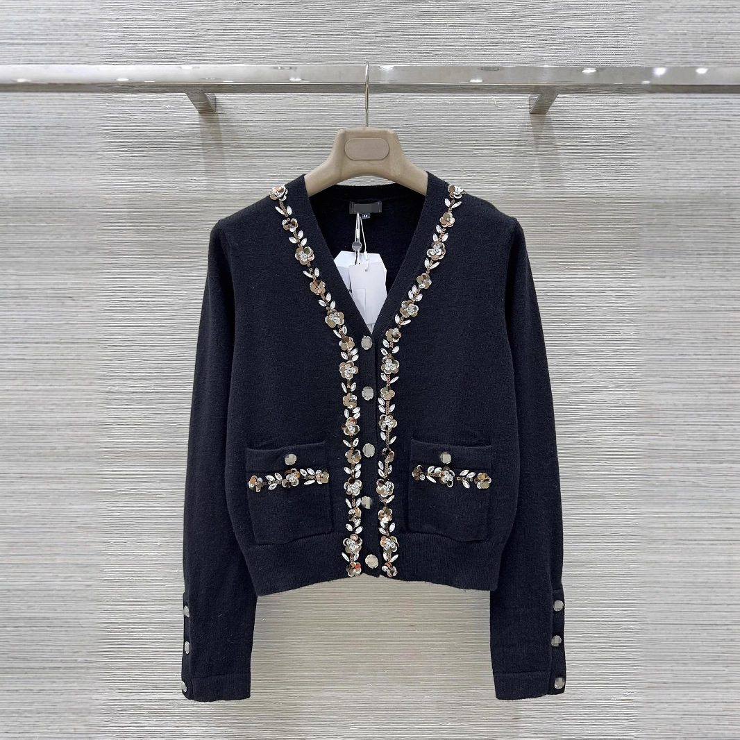 法式宫廷显瘦气质小香风高版本花朵刺绣钉珠亮片V 领长袖针织开衫