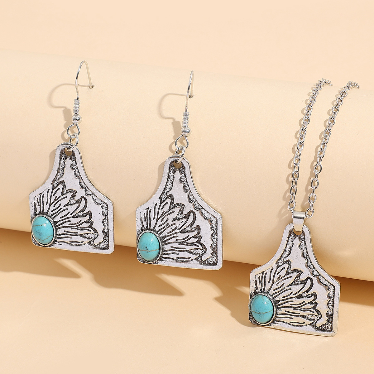 Cross-border European and American new retro turquoise flower earrings wine bottle type carved Daisy clavicle chain jewelry suit