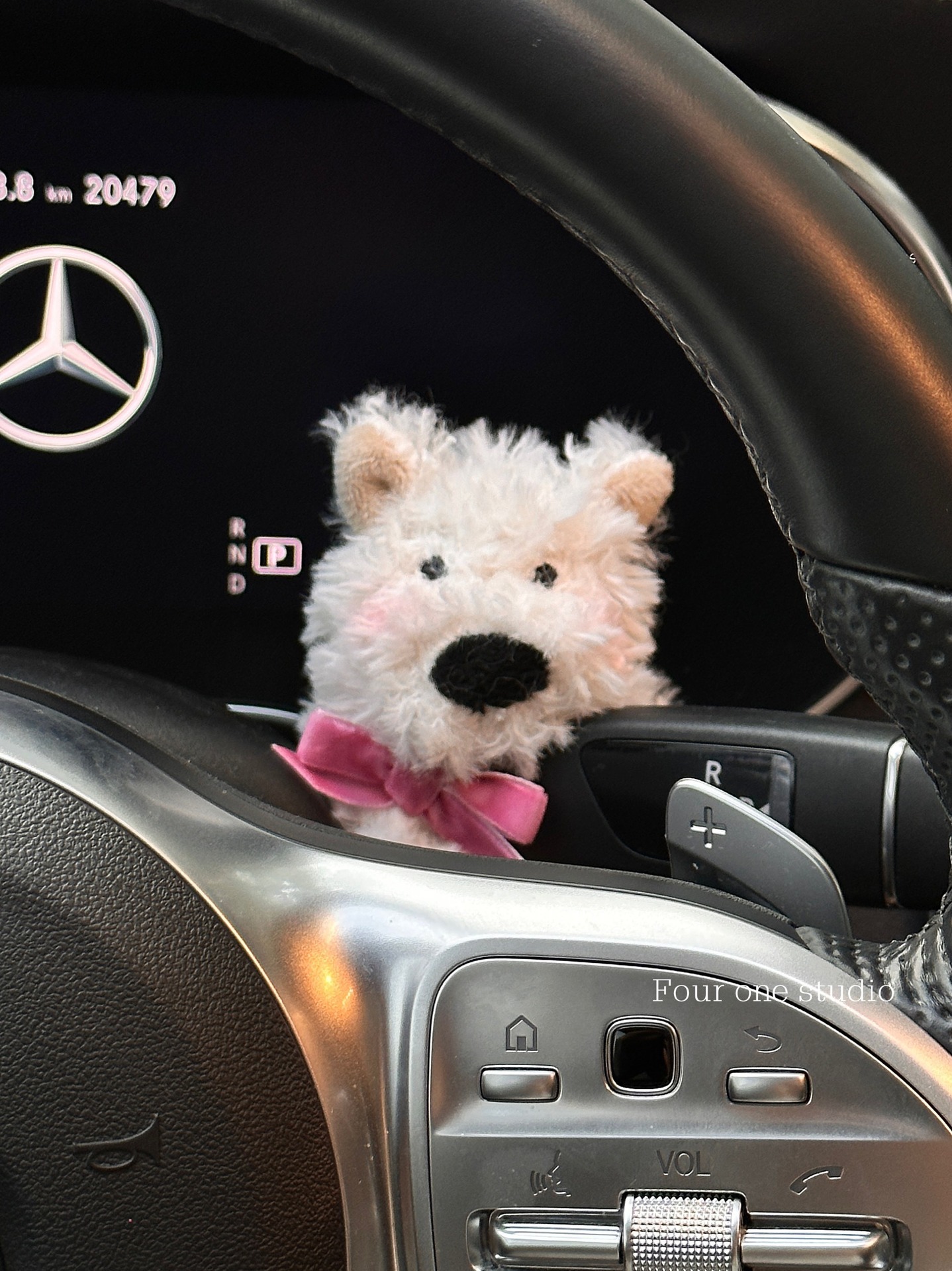 Adornos de la pantalla de control central del automóvil West Highland lindo perro en el automóvil, accesorios de decoración para niñas para muñecas Tesla