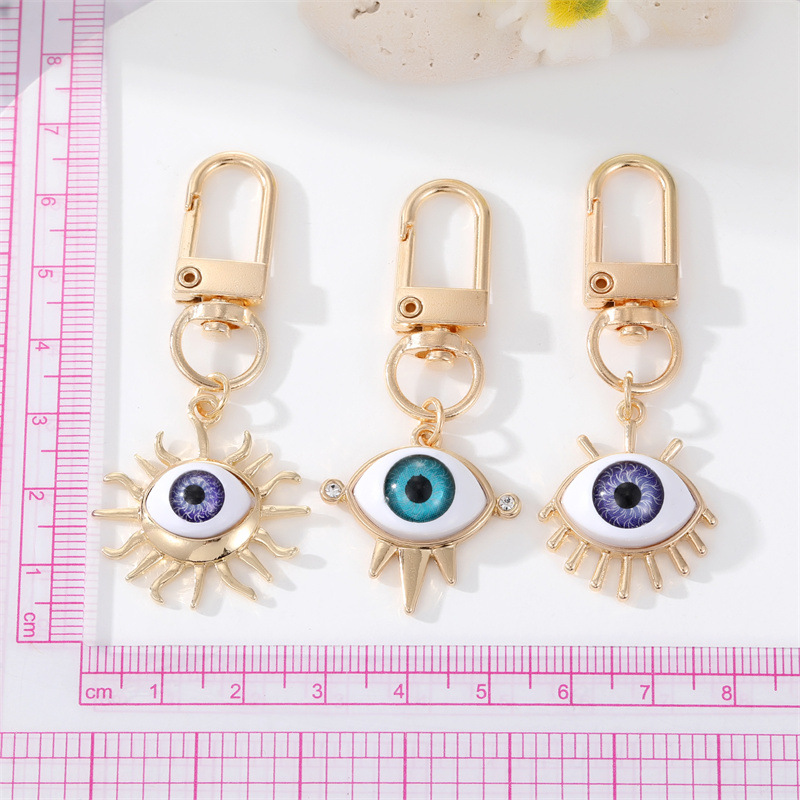 30g Weight Keychain Classification Alloy Material Eye Pattern Unisex Gender Plating Design Fashion Style Multicolor Color Alloy Base Support Diamond-embedded Colorful Devil's Eye Keychain Gold Electroplated Resin Patch Handbag Pendant 无