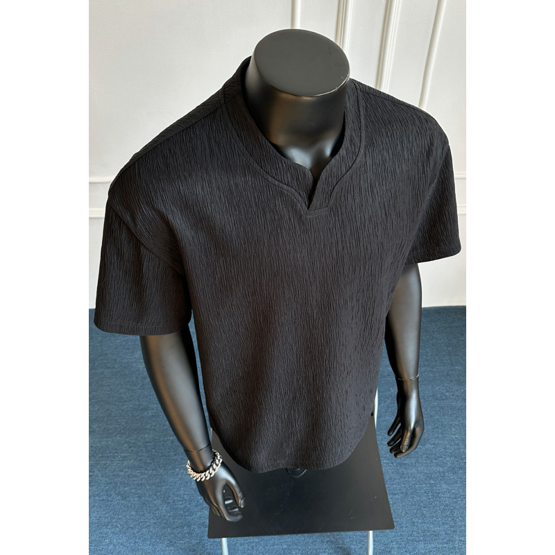T-shirt corta nera testurizzata con scollo a V da uomo, stile classico primaverile, vestibilità pulita, stile old money, resistente e di alta qualità._voghion.com