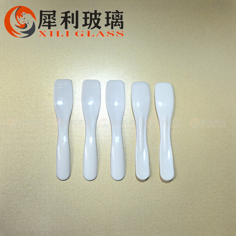 化粧品のプラスチックのスプーンのクリームは分けてスプーンのクリームのアイクリームを剃ります。|undefined