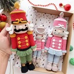 跨境新品DIY钩针编织玩偶材料包手工毛线圣诞胡桃夹子摆挂件饰品