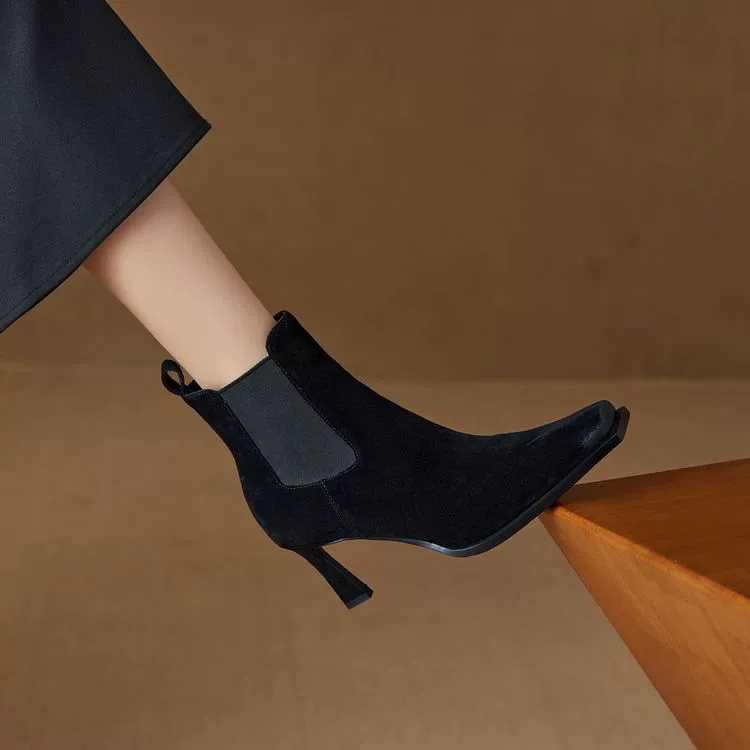 Европейские и американские кожаные короткие сапоги женские 2024 новые зимние толстые каблуки на высоком каблуке табачные сапоги с мягкой подошвкой тонкие модные сапоги