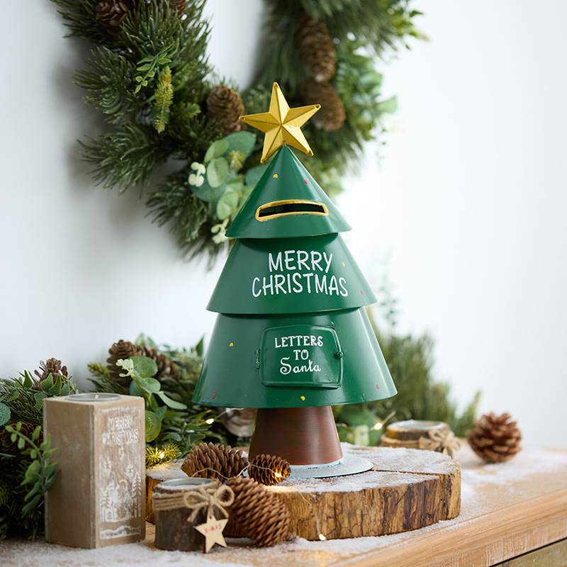 Decoraciones navideñas transfronterizas de hierro árbol de Navidad caja de correo tren tren tren tirando de viejo muñeco de nieve coche con adornos de lámpara