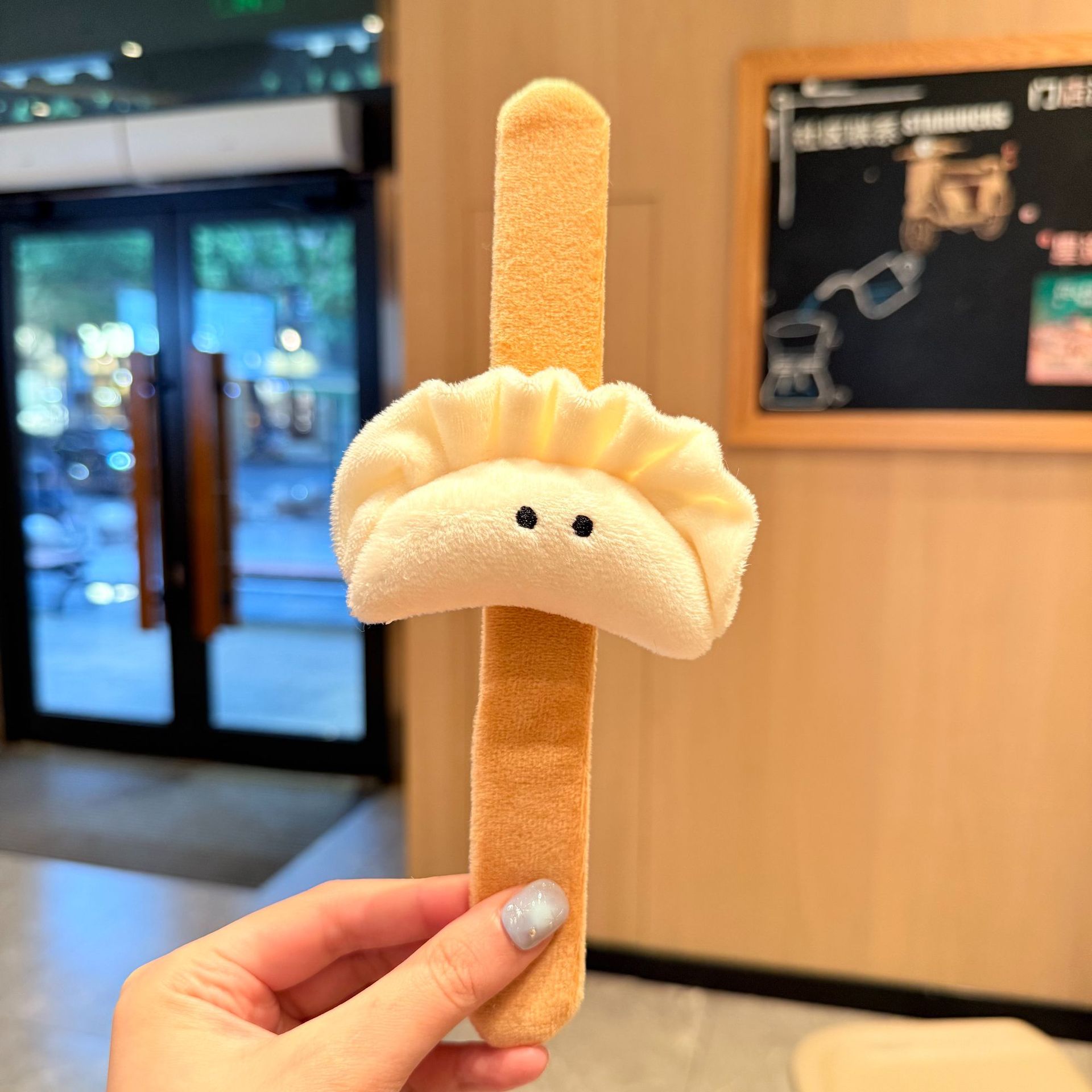 Anillo de felpa de dibujos animados, oso de mantequilla, correa de reloj de boda, pulsera para niños Kapibala, regalo de muñeca creativa