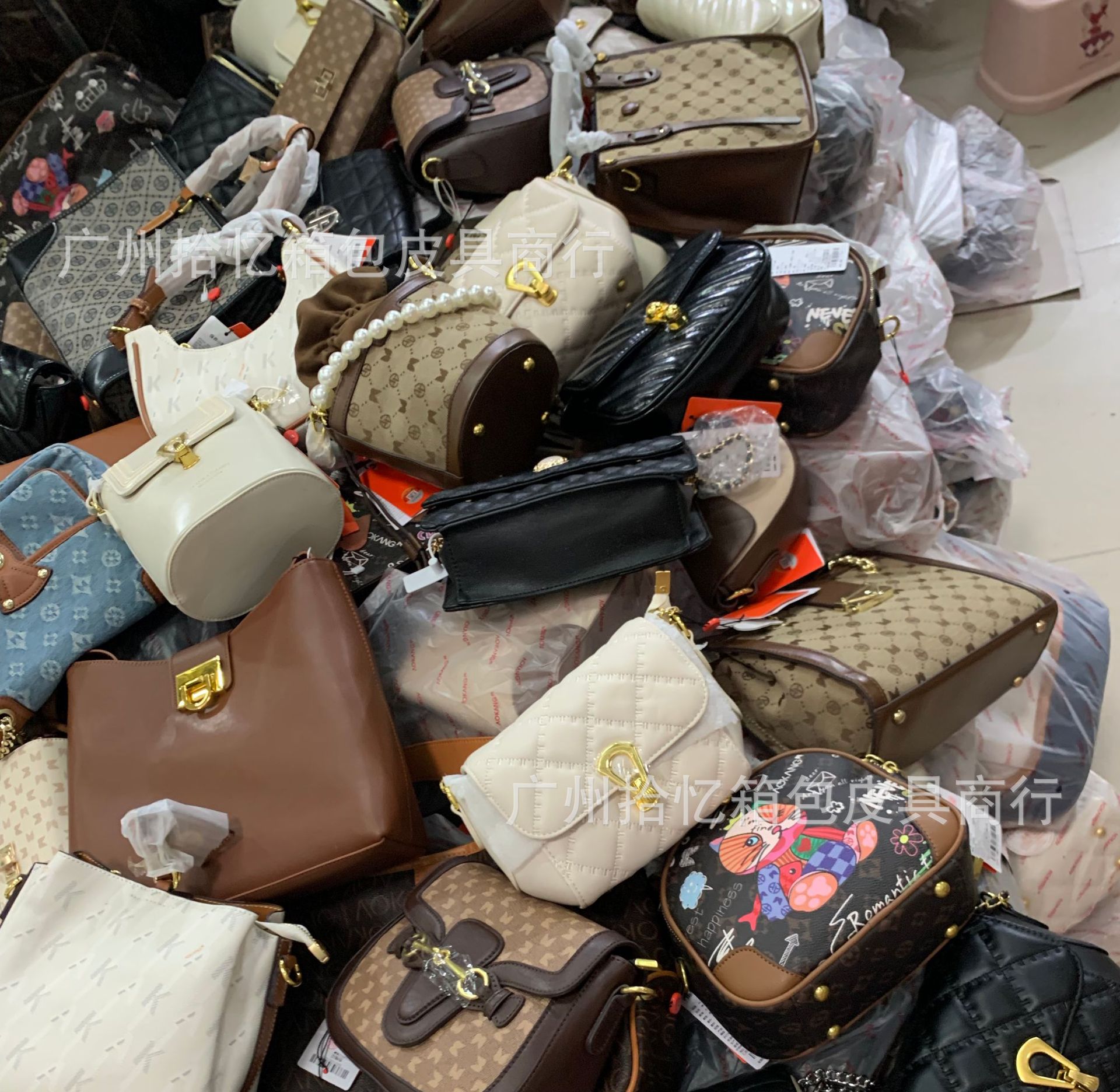 عبوات مخزون عالية الجودة من أجل التوزيع المباشر لحقائب الإمدادات الصادرة من منطقة غوانغتشو pic 12