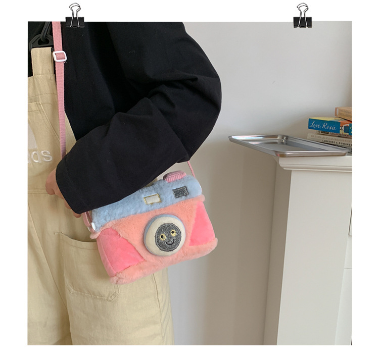 New Funny Camera Styling Plush One-shoulder Messenger Bag display picture 1
