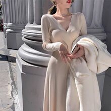 配大衣内搭毛衣裙子过膝收腰显瘦V领打底针织连衣裙女秋冬中长款