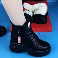 厚いウールの雪の靴の女性の冬のベルベットの保温のマーティンの靴の厚い底の滑り止めの柔らかい底の綿の靴の女性の卸売りの対外貿易