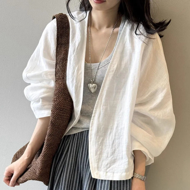 Retro White Shirt Jacket for Women, Summer Artistic Long-Sleeved Cardigan Top Design, Thin Loose Sun Protection Shirt, Versatile