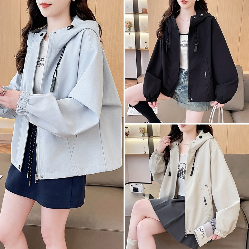 Stylish and casual short hooded windbreaker jacket for women, new autumn style, loose fit, casual, petite, workwear-style windbreaker.