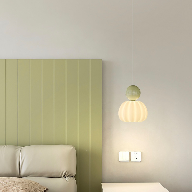 Lámpara de red roja cálida y creativa calabaza de dormitorio candelabro protector de ojos espectros de viento cama pequeña crema francesa todo Rui