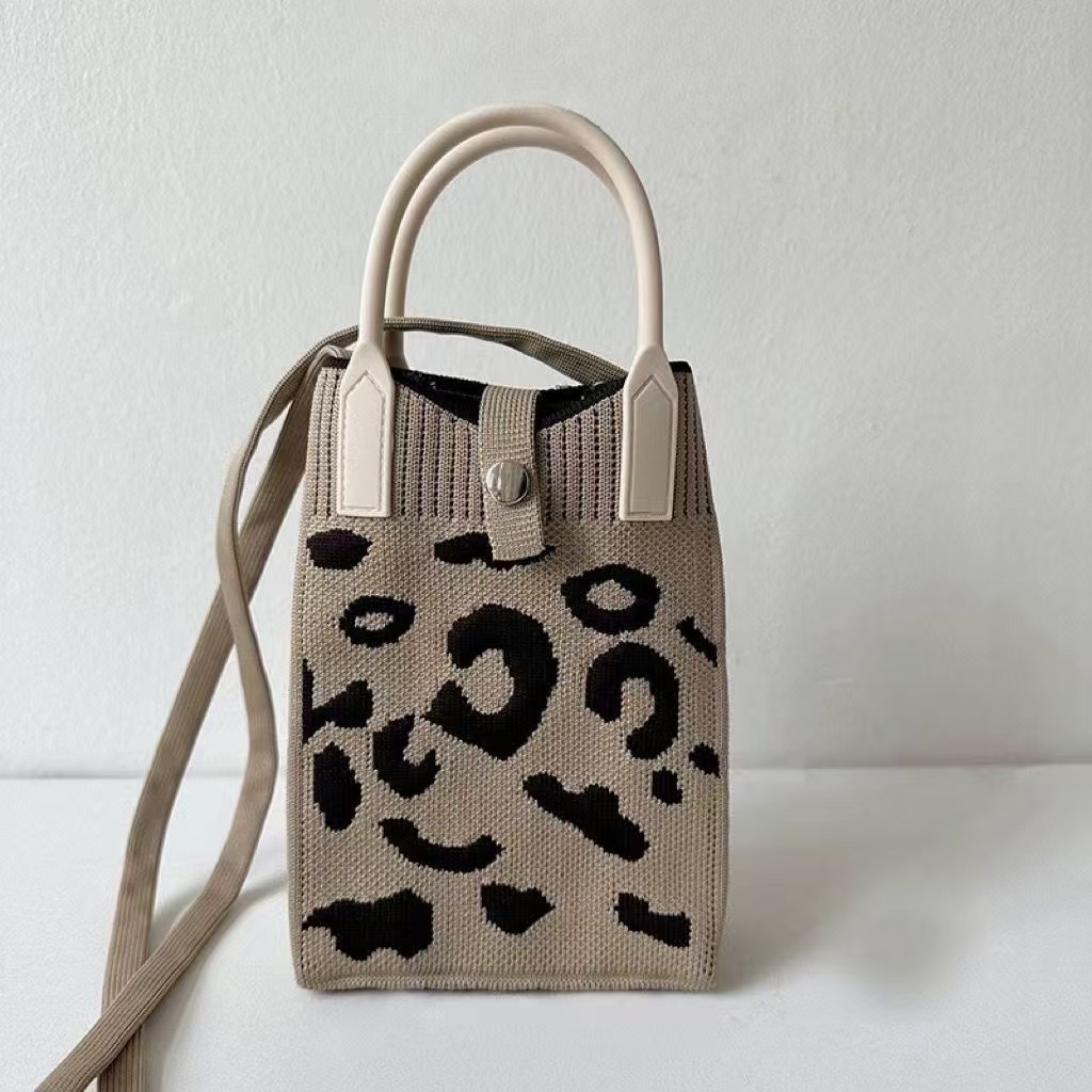 新商品の幸運で金持ちになりました。小銭入れが可愛いです。