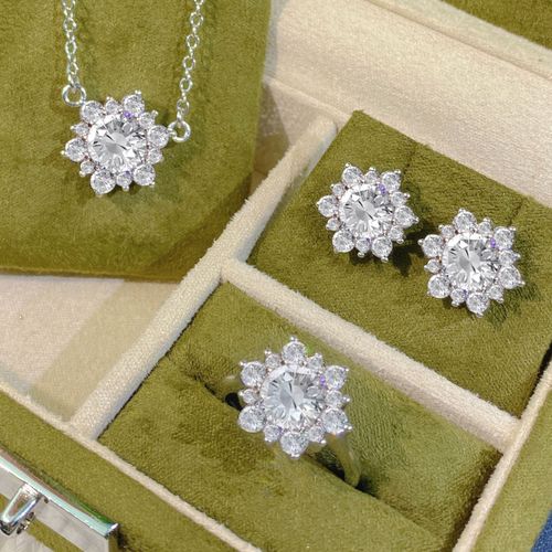Live broadcast HW small crowd full diamond flower sunflower necklace female internet celebrity same style ring imitation zircon simple earrings set 
