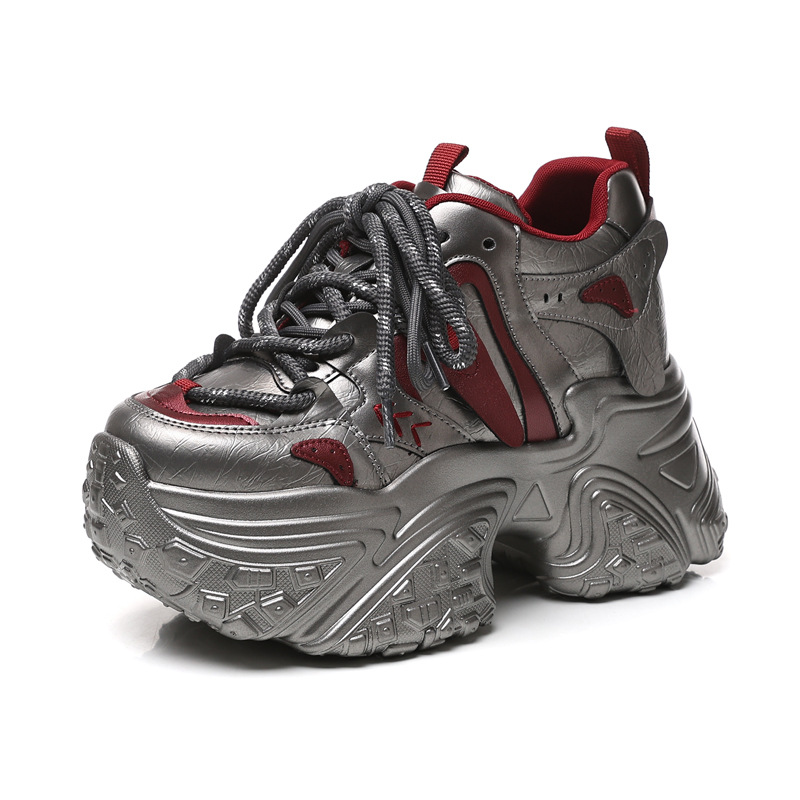 Giày sneaker nữ đế dày độn cao bên trong, phong cách thể thao thường ngày — Màu be