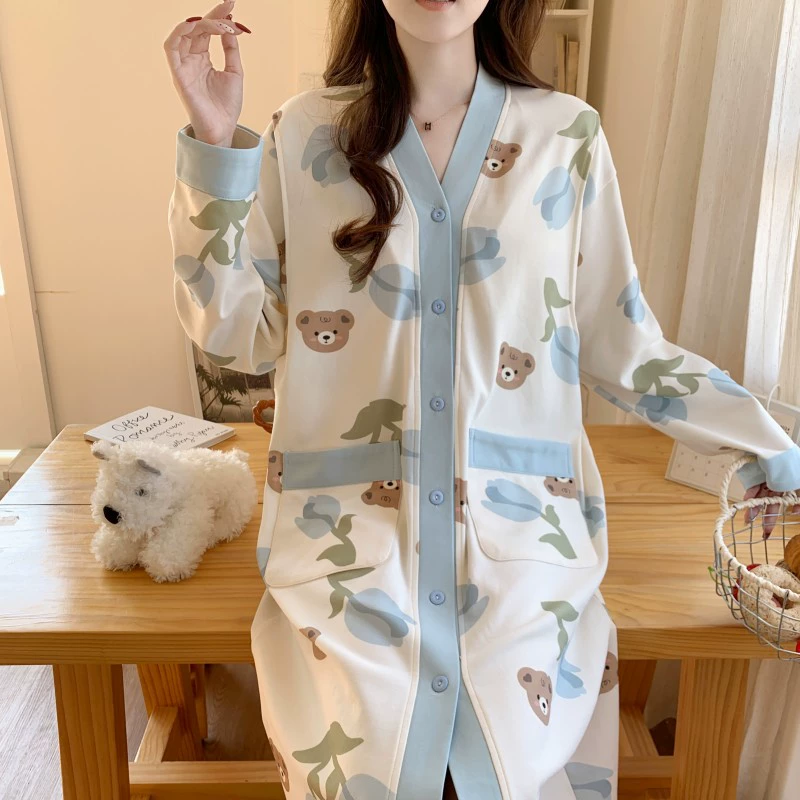 С нагрудным ковриком можно открыть перед грудным платком беременным женщинам весной и летом